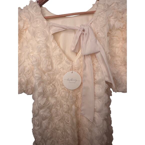 Le February Women’s Large Ivory 3D Rosette Mini Dress Puff Sleeve Bow Back NWT - Picture 4 of 12